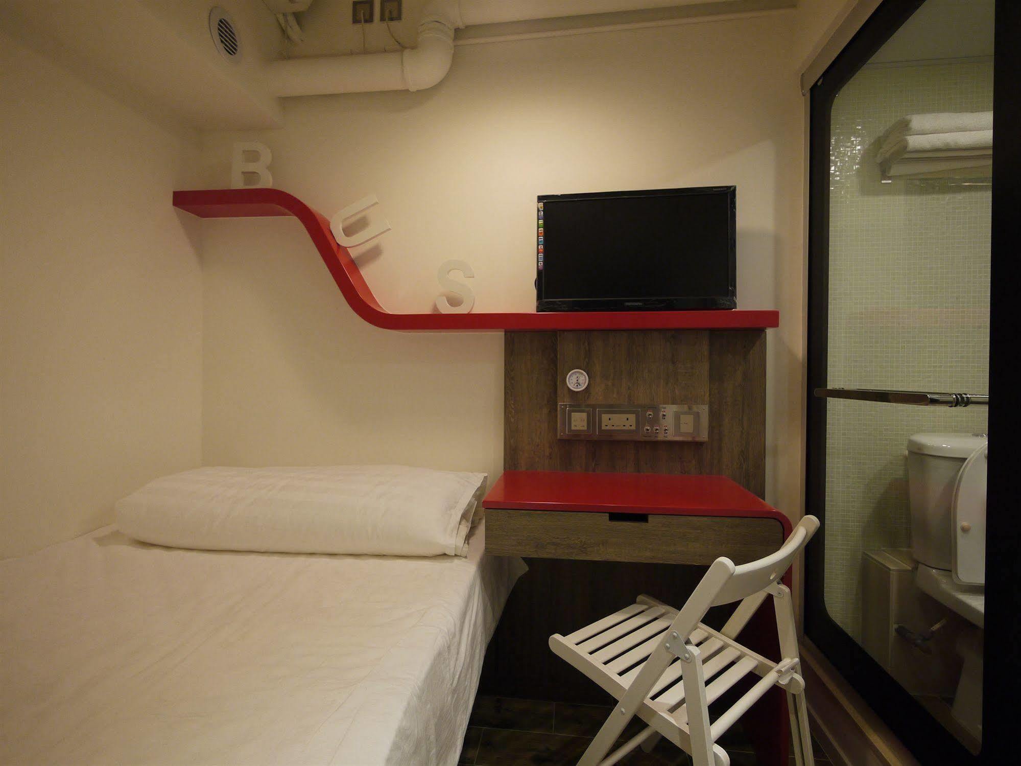 Panda'S Hostel - Hot Dog Bus Hong Kong Exterior photo
