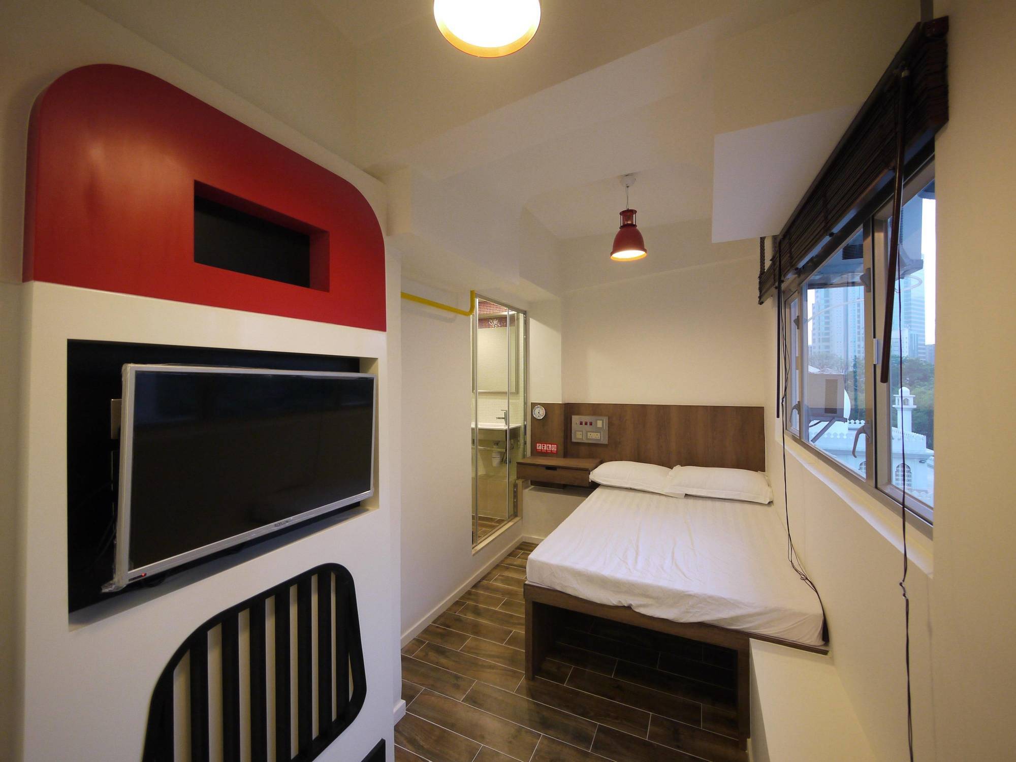Panda'S Hostel - Hot Dog Bus Hong Kong Exterior photo